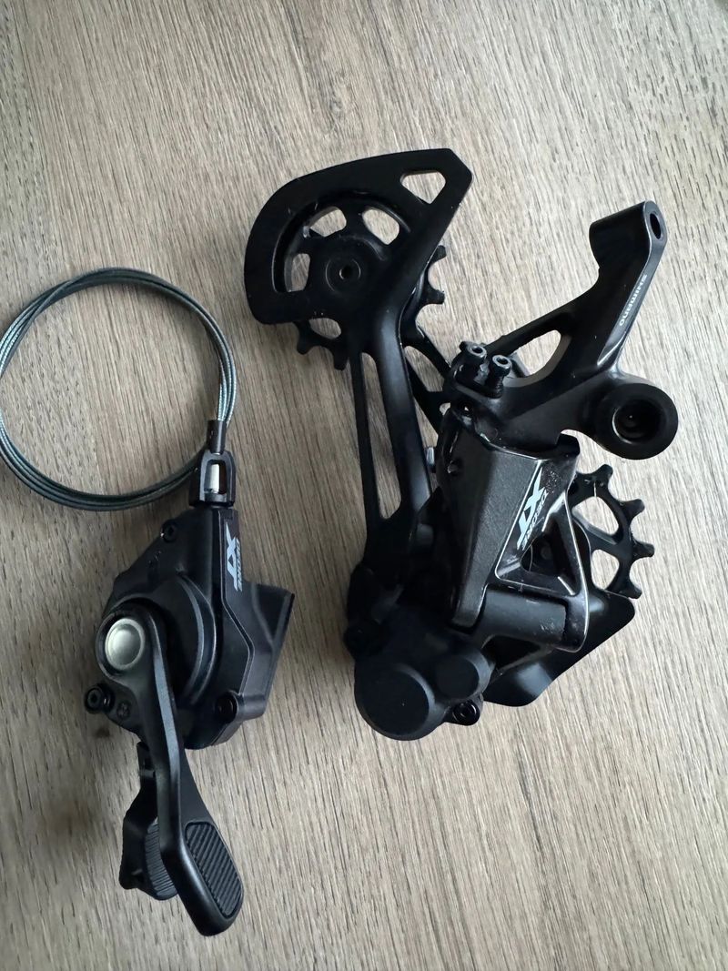 Prodám komponenty z nového kola - kazetu CS-M6100, přehazovačku RD-M8100, řazení a kliky