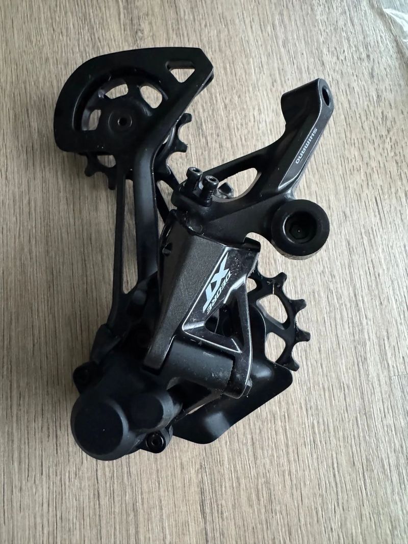 Prodám komponenty z nového kola - kazetu CS-M6100, přehazovačku RD-M8100, řazení a kliky