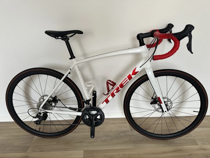 Trek Domane AL 3 Gen 3, senzor kadence, 3 sady kol