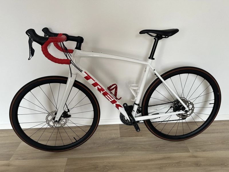 Trek Domane AL 3 Gen 3, senzor kadence, 3 sady kol