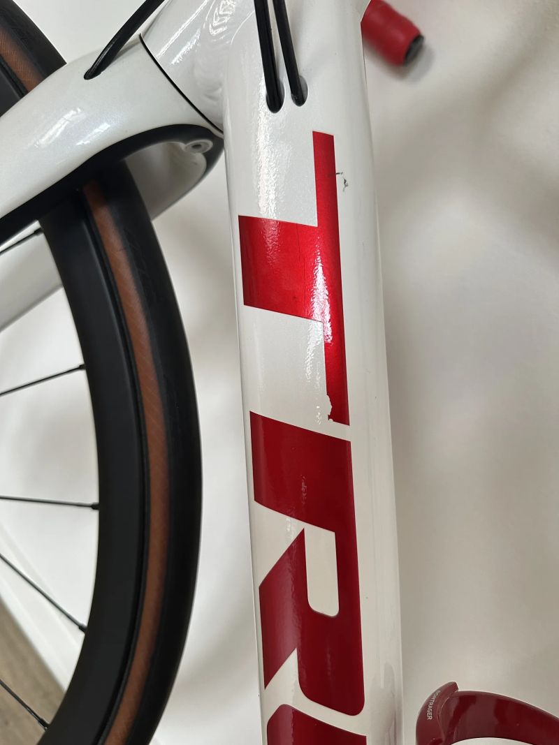 Trek Domane AL 3 Gen 3, senzor kadence, 3 sady kol