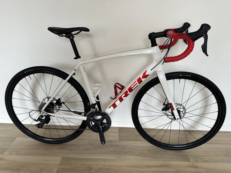 Trek Domane AL 3 Gen 3, senzor kadence, 3 sady kol