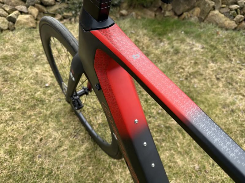 Krásné NOVÉ karbonové elektrokolo Benelli na Ultegra Di2