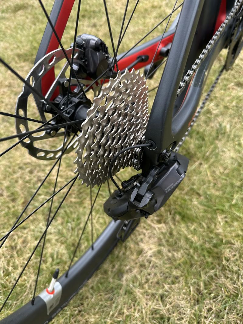 Krásné NOVÉ karbonové elektrokolo Benelli na Ultegra Di2