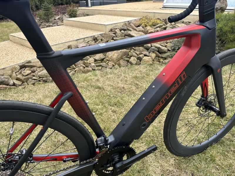 Krásné NOVÉ karbonové elektrokolo Benelli na Ultegra Di2