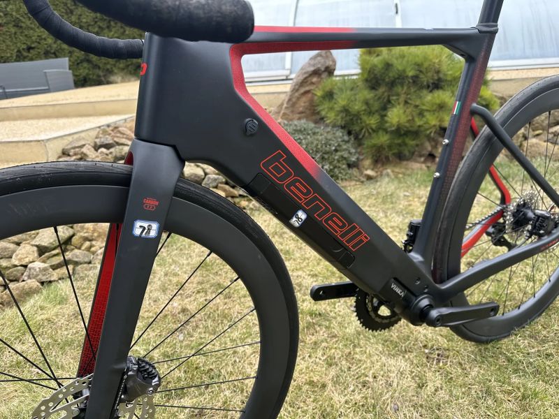 Krásné NOVÉ karbonové elektrokolo Benelli na Ultegra Di2