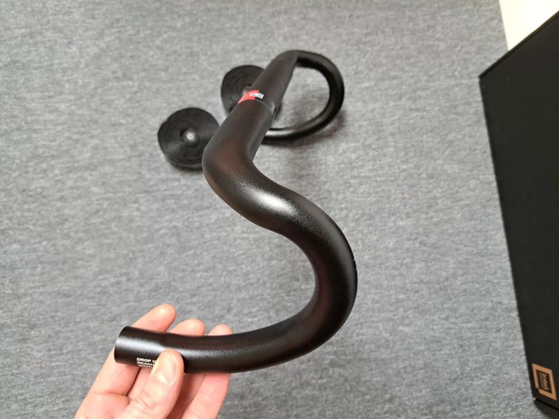 Řidítka Specialized Shallow bend 44cm, 123 drop, 75 reach + omotávka Supacaz 