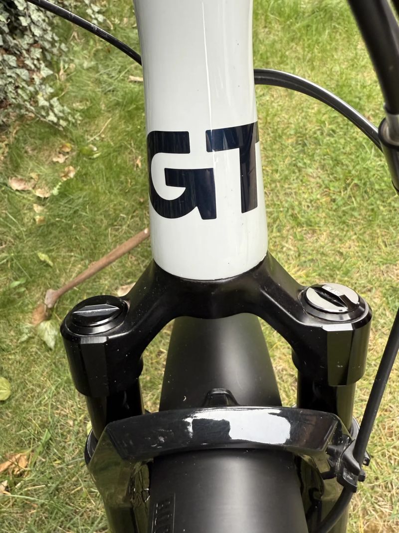 GT Gerade Carbon X ve velikosti M