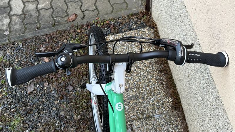 Woom 5 24" Mint - lehké dětské kolo