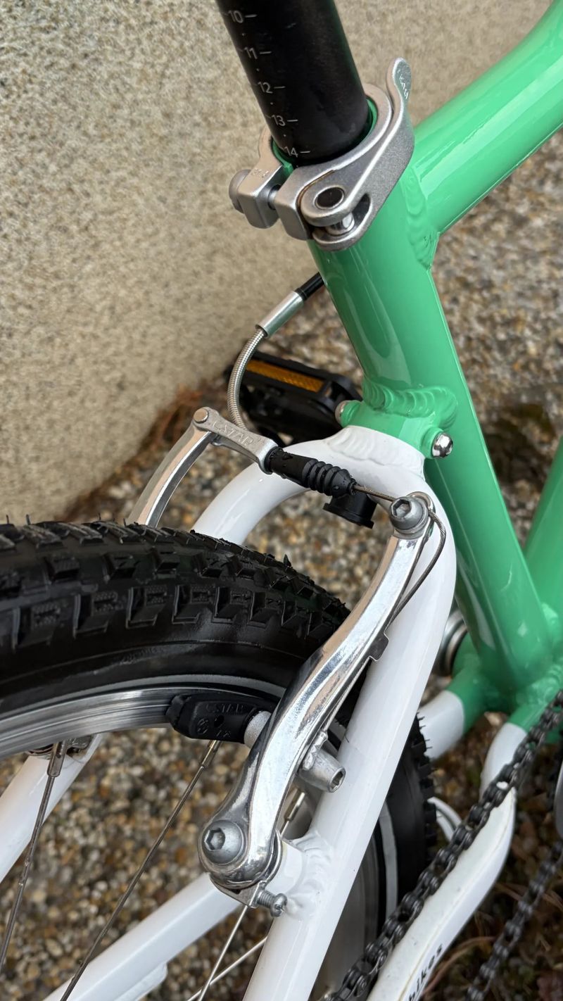 Woom 5 24" Mint - lehké dětské kolo