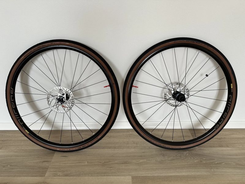 Trek Domane AL 3 Gen 3, senzor kadence, 3 sady kol
