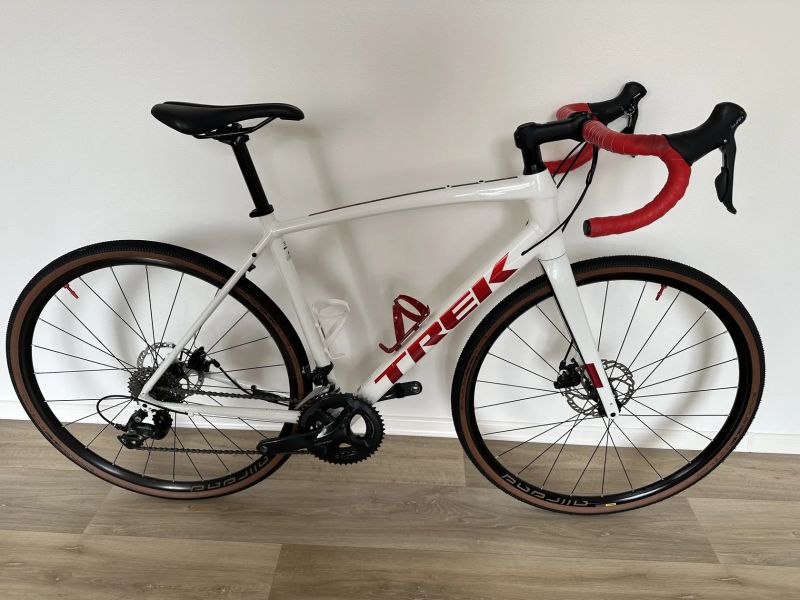 Trek Domane AL 3 Gen 3, senzor kadence, 3 sady kol