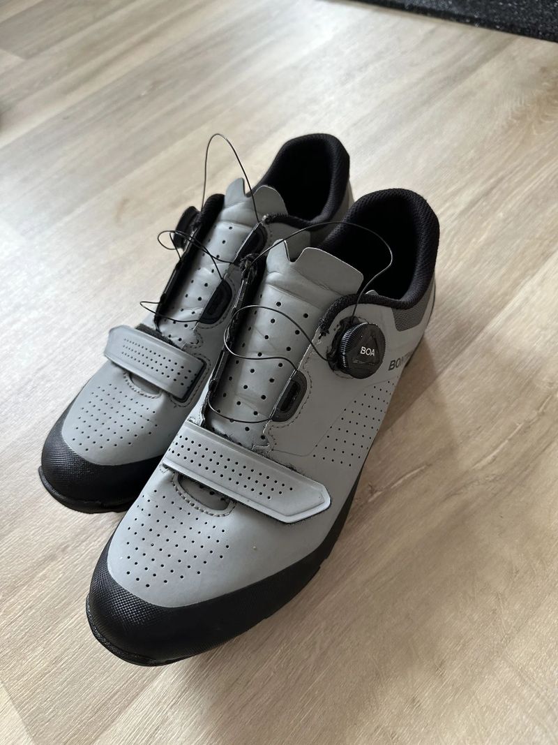 MTB tretry Bontrager Foray – vel. 45/ 28,3cm - pohodlí na kole i u baru