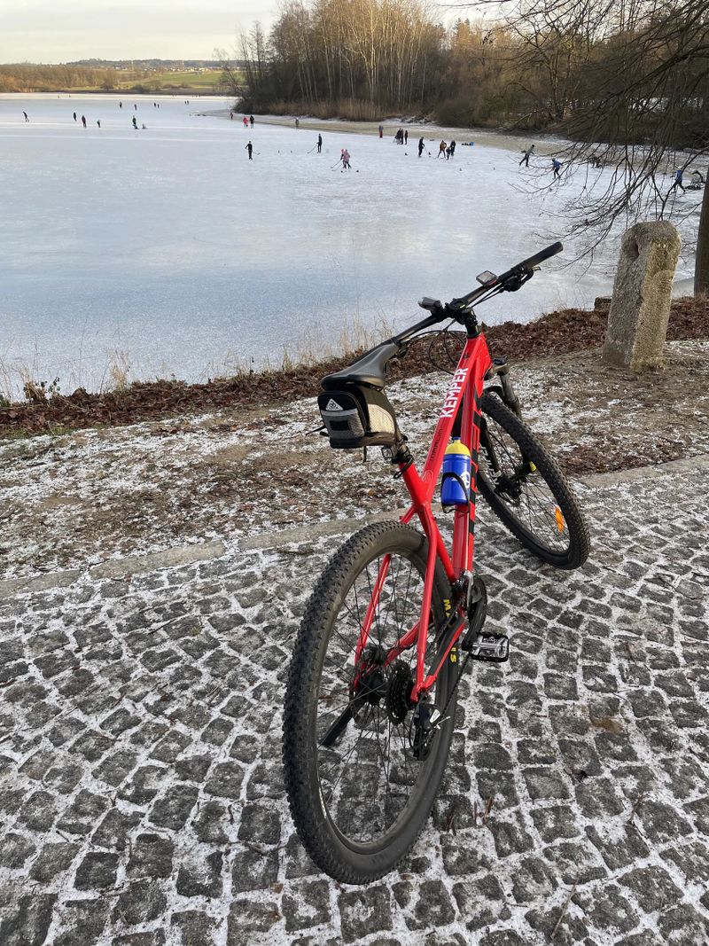 Trek Marlin 6 2021 XL moc pěkný stav s výbavou v ceně