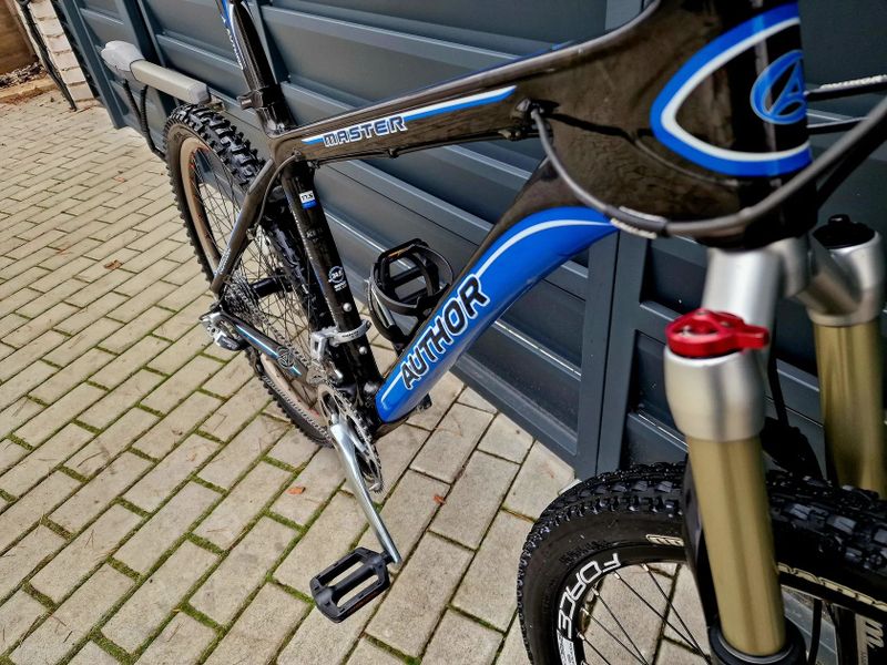 (21) Karbonové horské kolo Author Air