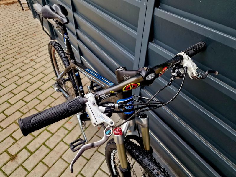 (21) Karbonové horské kolo Author Air