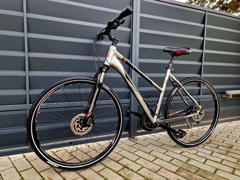 (26) Dámské Crossové/Trekingové kolo Merida 28"