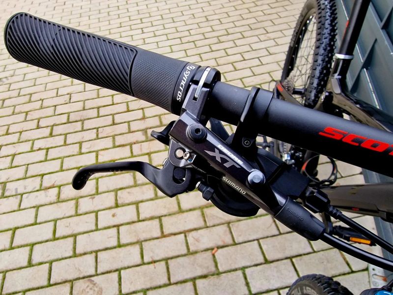 (29) Celoodpružené kolo Scott Genius