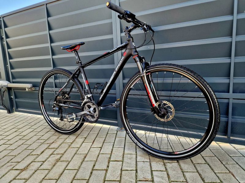 (42)Crossové/Trekingové kolo Leader Fox Air 28"