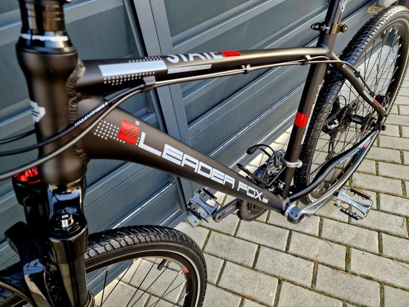 (42)Crossové/Trekingové kolo Leader Fox Air 28"