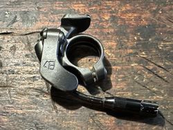 páčky lockout na vidlice Suntour, RST