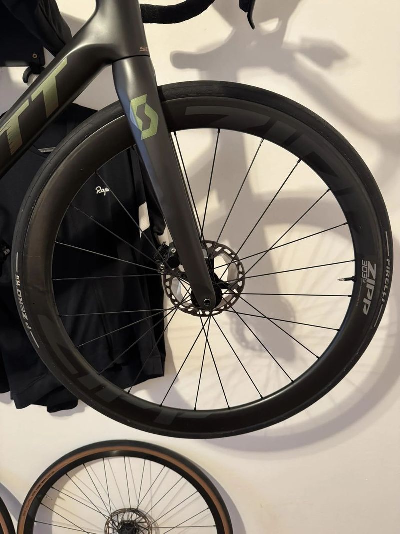 Zapletená kola Zipp 303s 