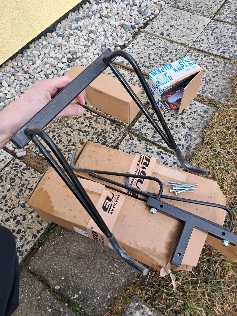 2x drzak kola na zed