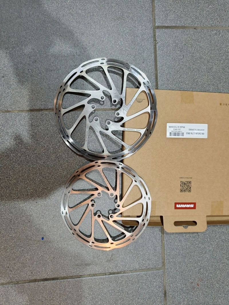 Sram Level Bronze 4píst, kotouče centerline 180+160mm, demontáž z nového kola 