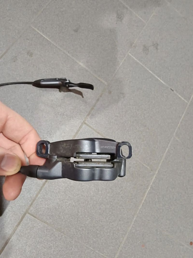 Sram Level Bronze 4píst, kotouče centerline 180+160mm, demontáž z nového kola 