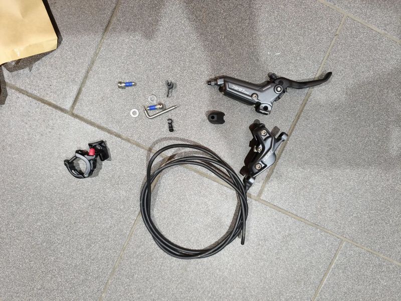 Sram Level Bronze 4píst, kotouče centerline 180+160mm, demontáž z nového kola 