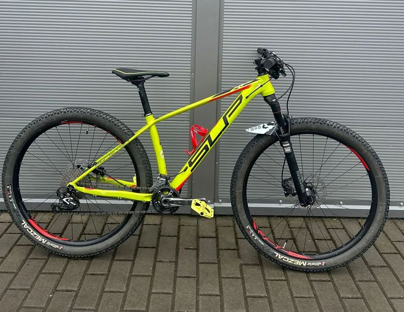 Superior XP 907 SE, kola 27,5" vel. S