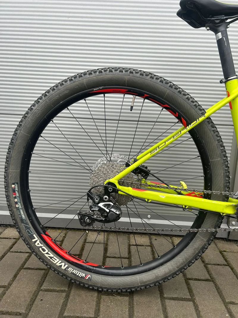 Superior XP 907 SE, kola 27,5" vel. S