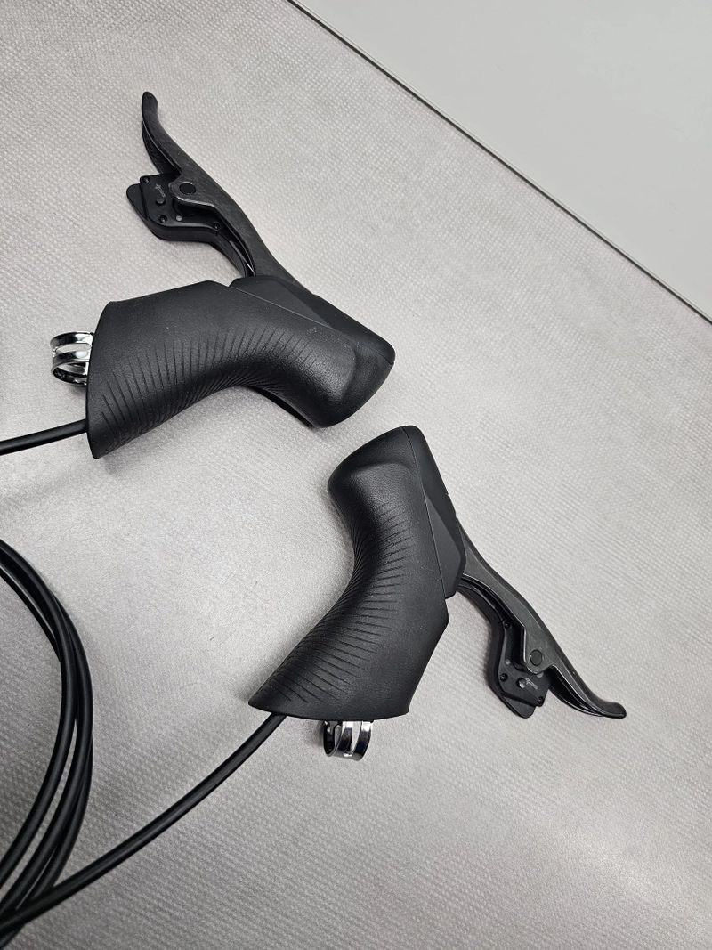 Brzdy Sram Red (komplet páky, třmeny, hadice, desky)