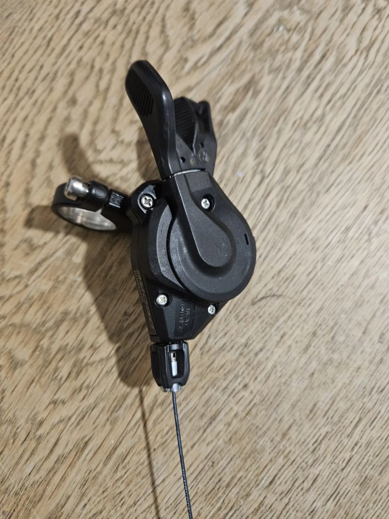 Shimano řadící páčka Deore, 12s