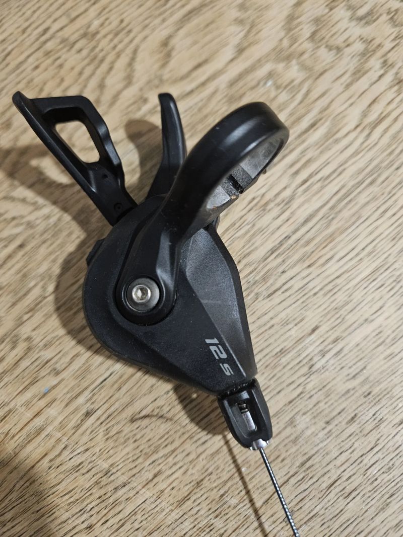 Shimano řadící páčka Deore, 12s