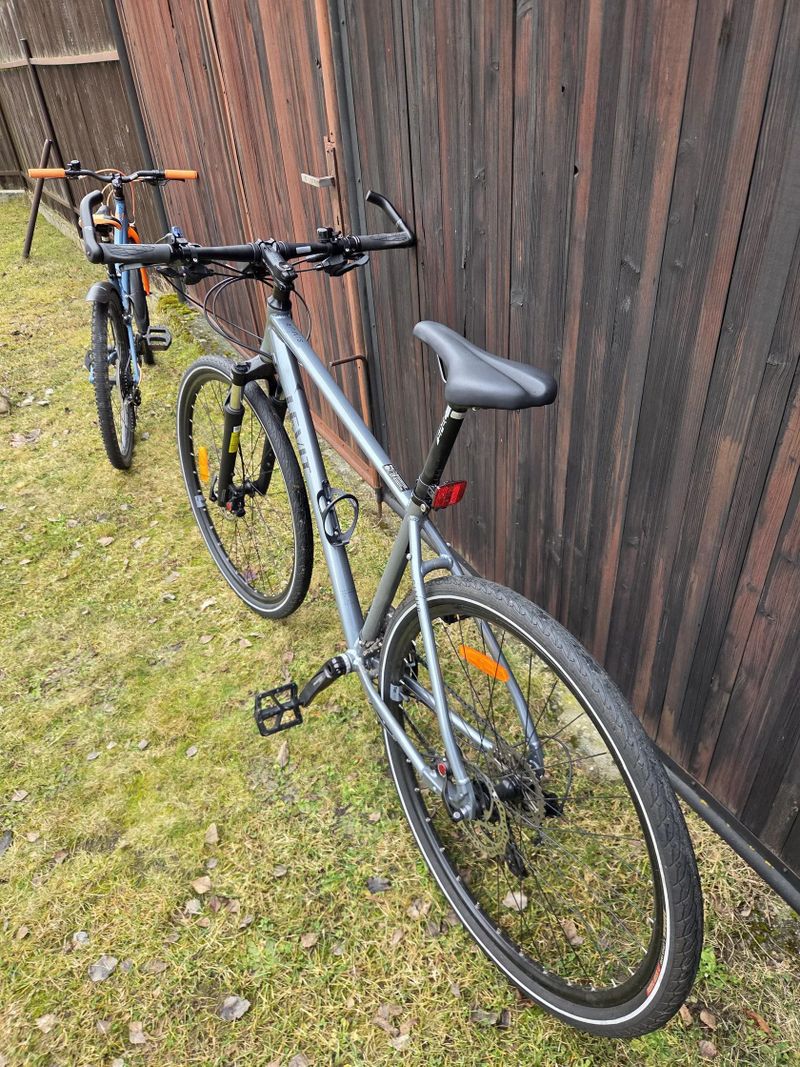 LEVIT Simur 1, zánovní trekové kolo, perfetní stav, komponenty Deore