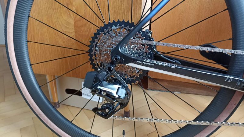 Basso Astra vel. 53, na sadě sram force xplr, kola mavic cosmic sl32, ind. stavba 