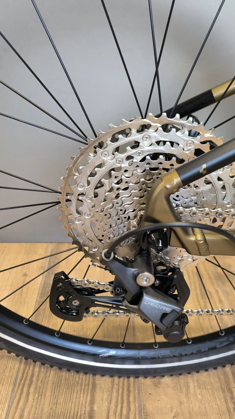 Cube Acid 27 1x11 kovově olivová XS 2026 