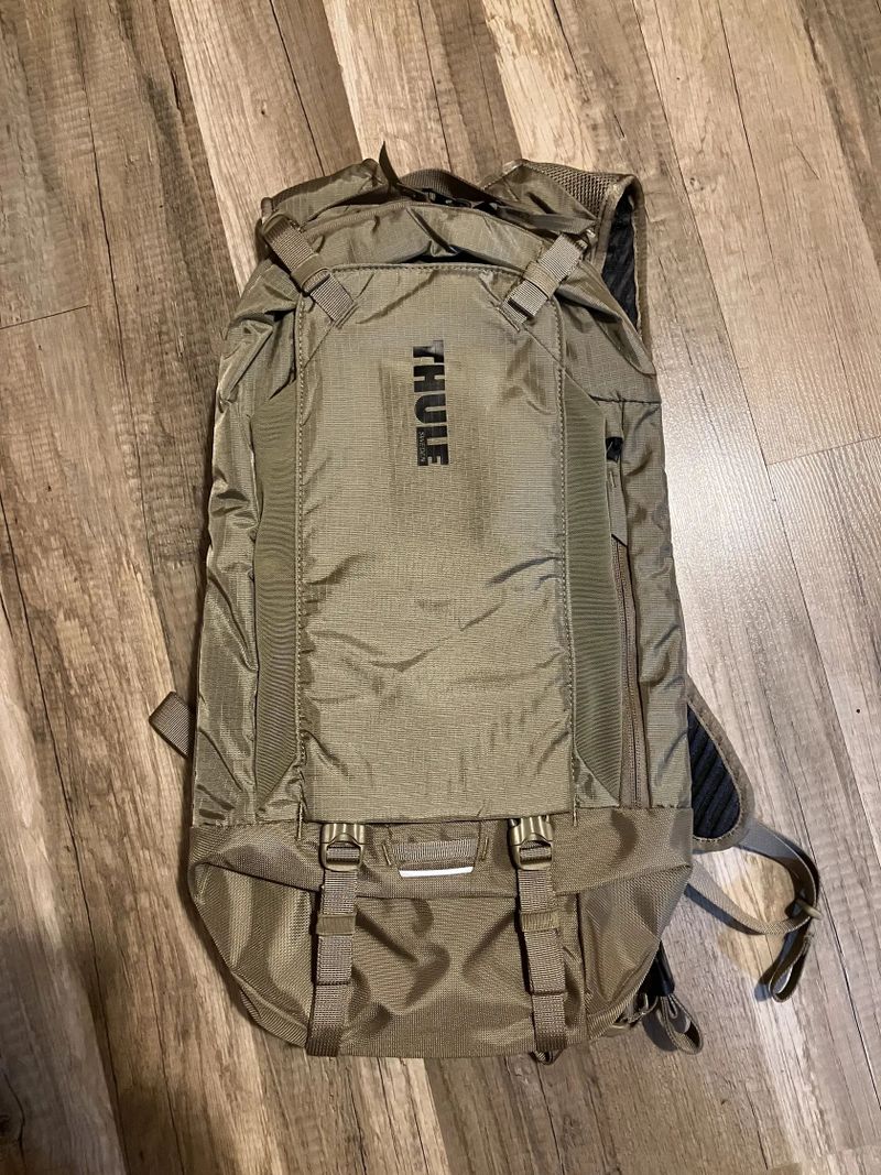 Hydratační batoh Thule Rail 12L Pro Covert