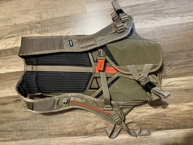Hydratační batoh Thule Rail 12L Pro Covert
