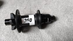 DT Swiss 350 148x12 boost 28 děr 36t ratchet