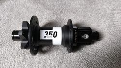 DT Swiss 350 148x12 boost 28 děr 36t ratchet Micro spline