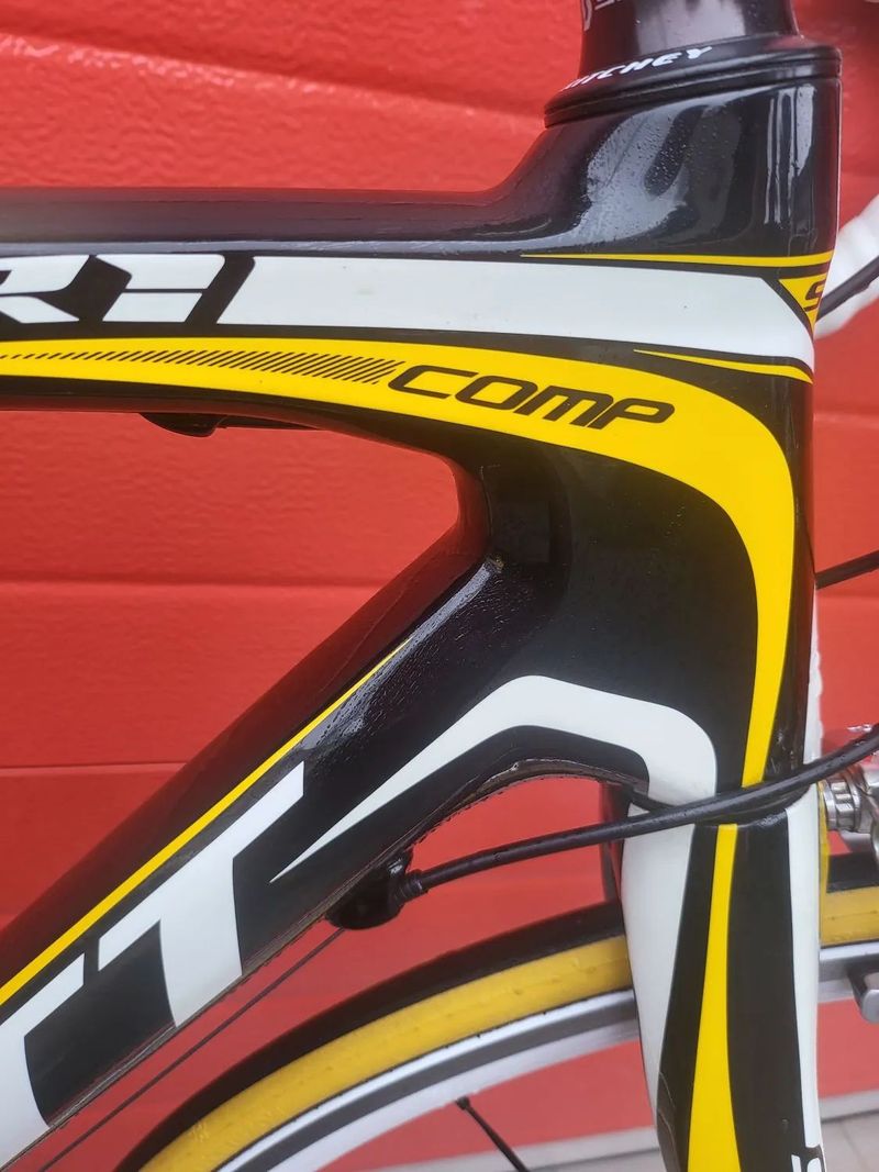 Karbonové silniční kolo SCOTT CR1 2011