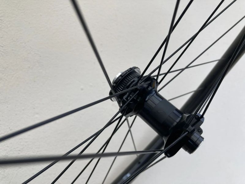 Nový zapletený set gravel/silnice Fulcrum Wind 42 DB CenterLock Carbon