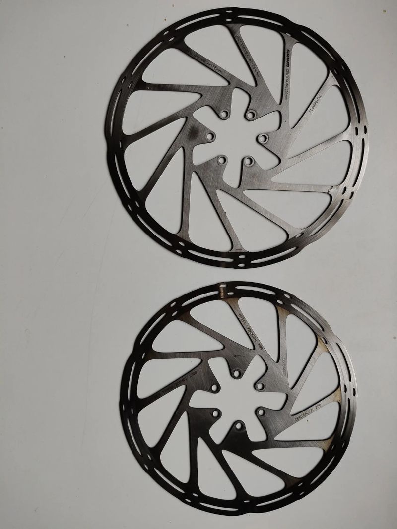 Brzdy, kotouče, destičky GALFER, Air Spring, WTB pneu