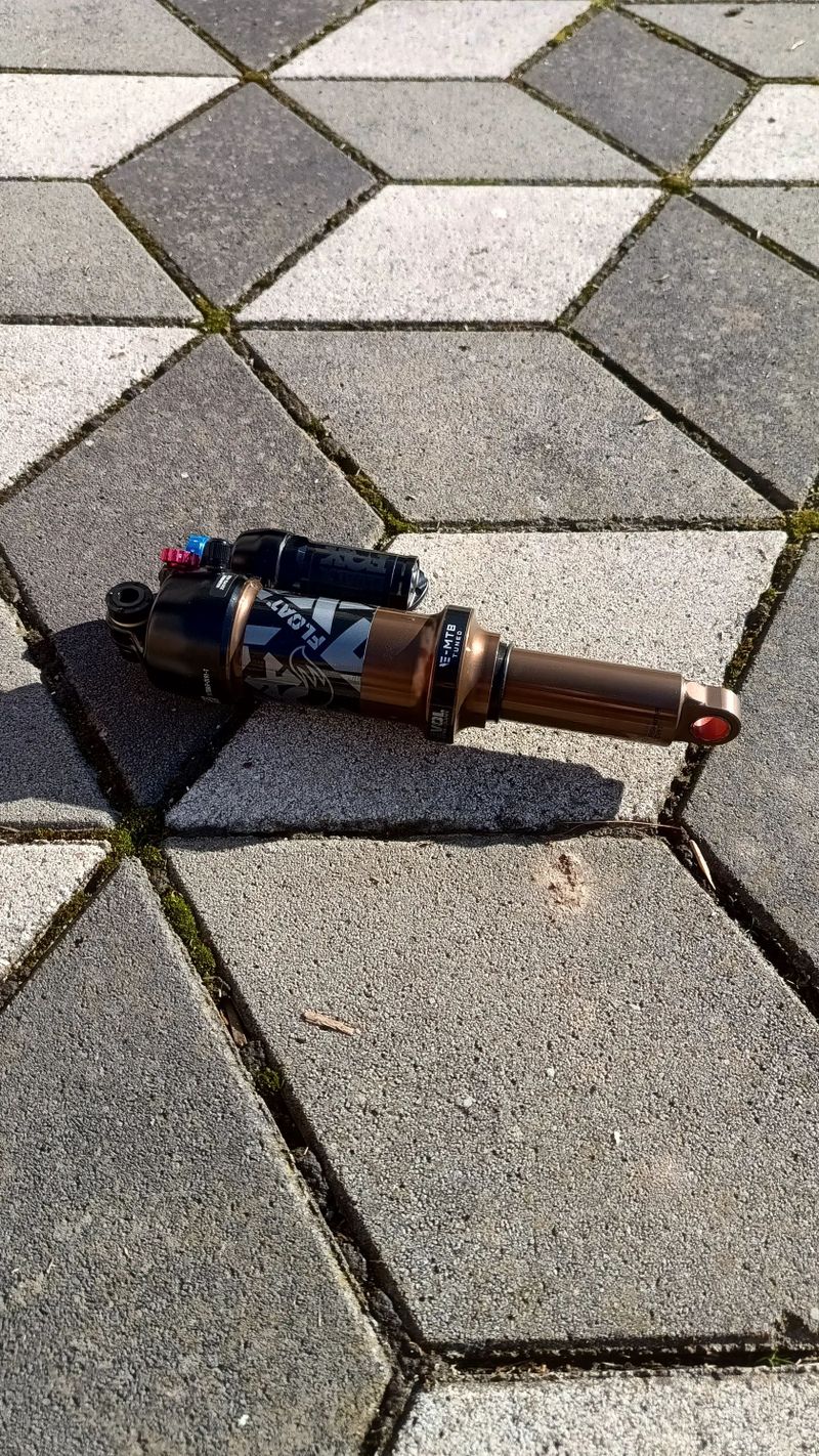 *Nový* Fox Float Factory X 2025 230x60