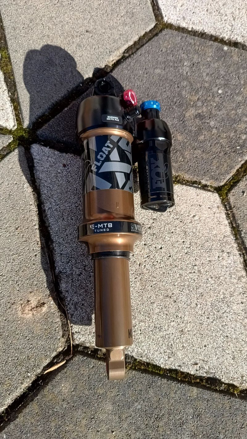 *Nový* Fox Float Factory X 2025 230x60