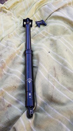 TranzX JD-YSP39, zdvih 150 mm, vnitřní vedení, 34,9 mm.