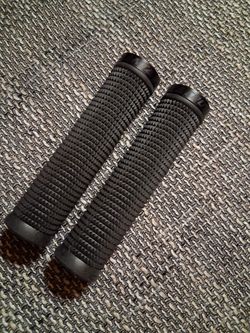 Nové gripy Santa Cruz