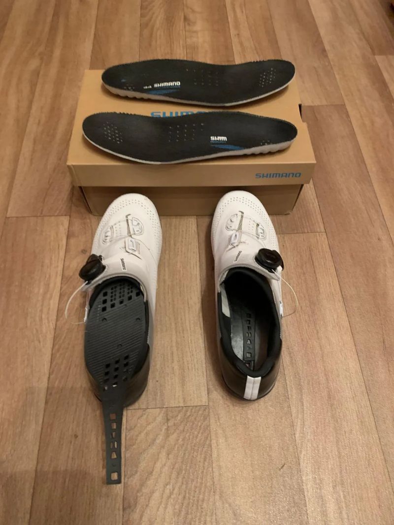 Prodám silniční cyklistické tretry Shimano RC7 vel. 44